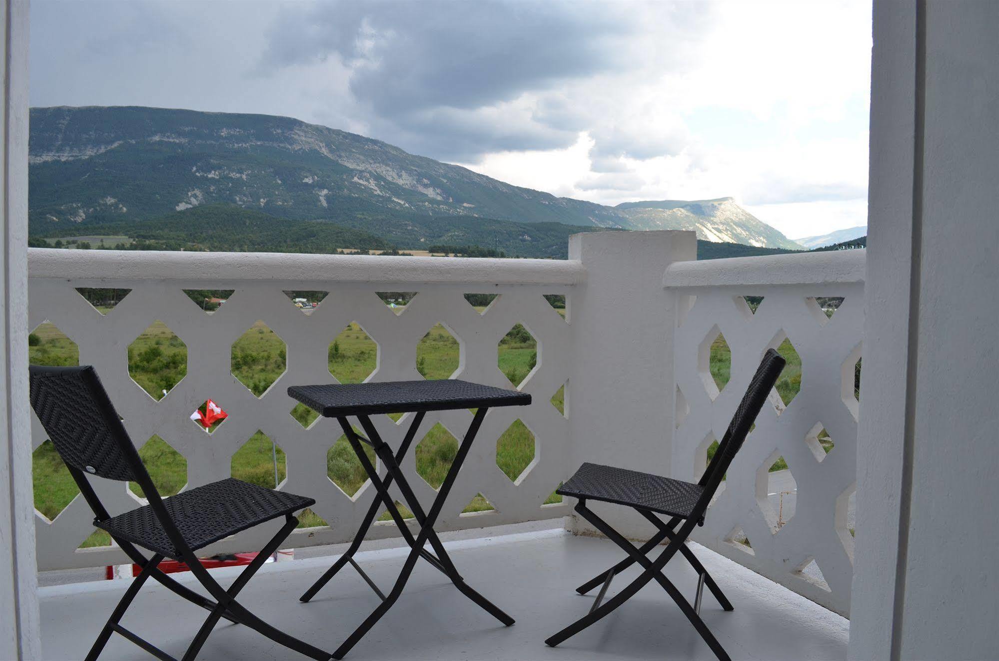 Hotel Lac Et Foret Saint-Andre-les-Alpes Exterior photo